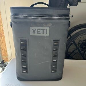 YETI Backflip Hopper Gray Cooler
